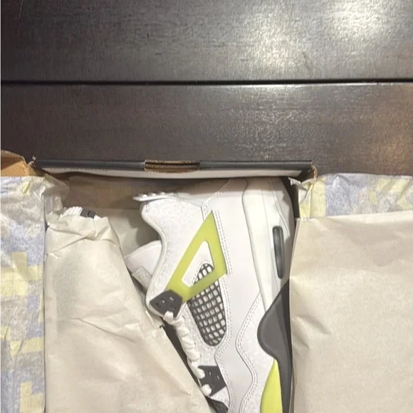 Brand new Air Jordan 4 Lite Lemon Twist (GS) size 5y/6.5 women